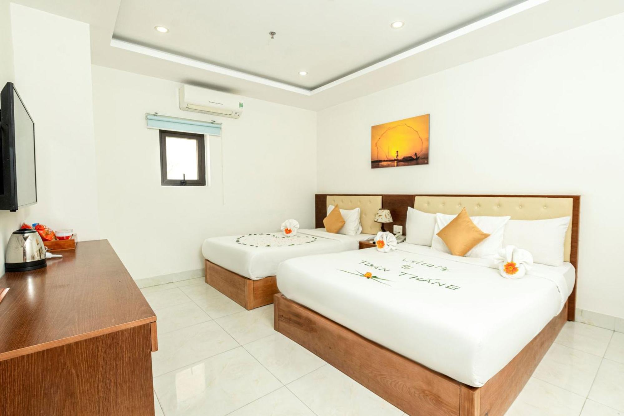 Toan Thang Beach Hotel Дананг Екстериор снимка